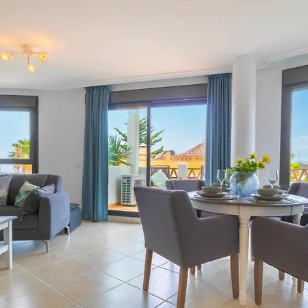 Sunset Golf Elegance - Happy Apartment